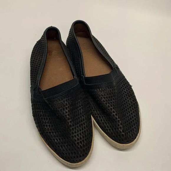 Frye Melanie Sneakers Perforated Laser Cut Logo Slip On Shoes Leather Black 5.5 - Picture 2 of 12